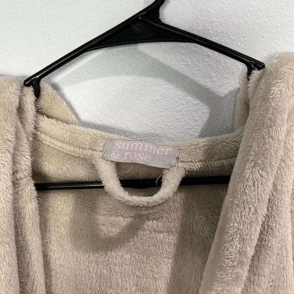 Summer & Rose faux fur hooded cozy robe cream ivory - Picture 6 of 9